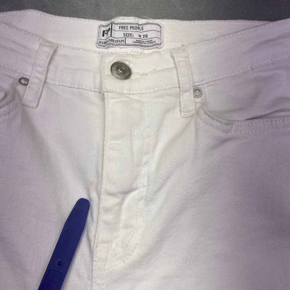 Free People White Distressed Skinny Jeans High Rise Blown Out Knee‎ Sz 26 NWT